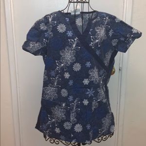 🍭Snowflake Scrub Top🍭